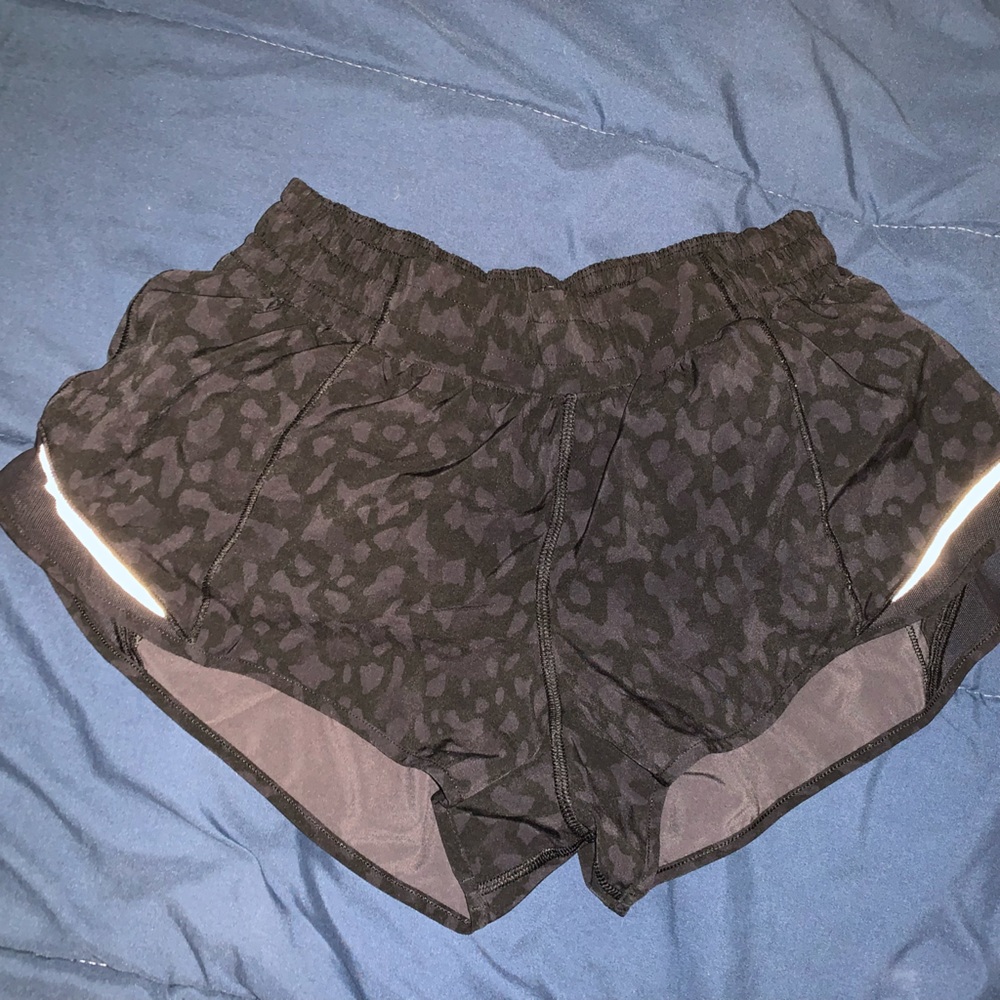 Lululemon Shorts - Size 8 - 2.5”